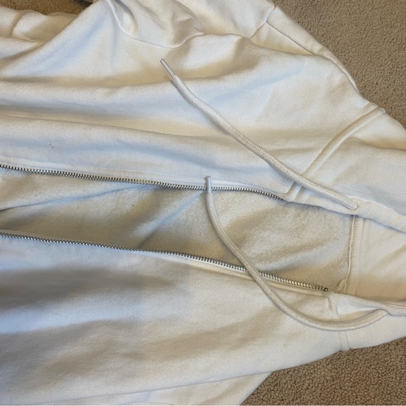 H&M white zip up cropped hoodie - Picture 2 of 3